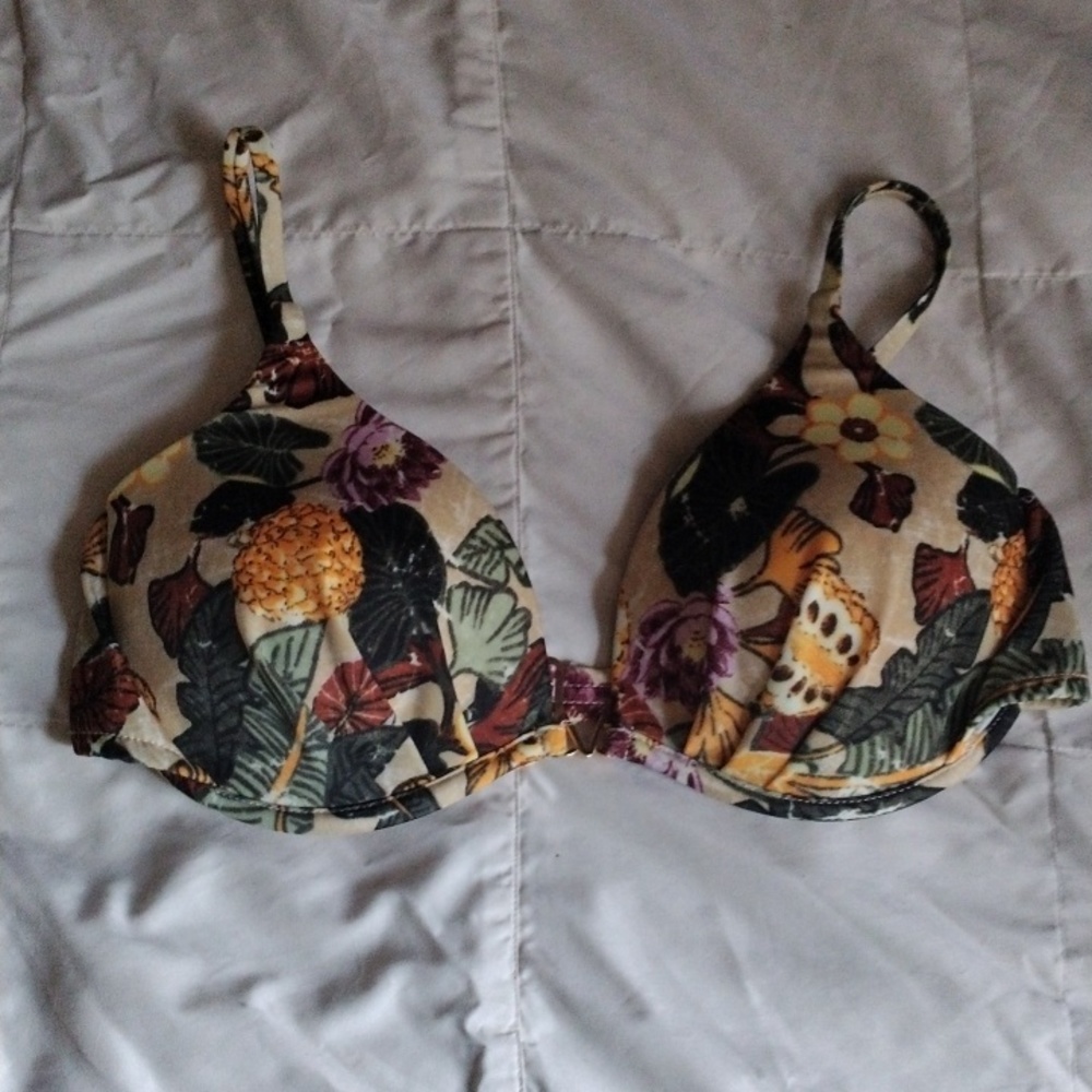 Size D Bikini Top + Free Gift